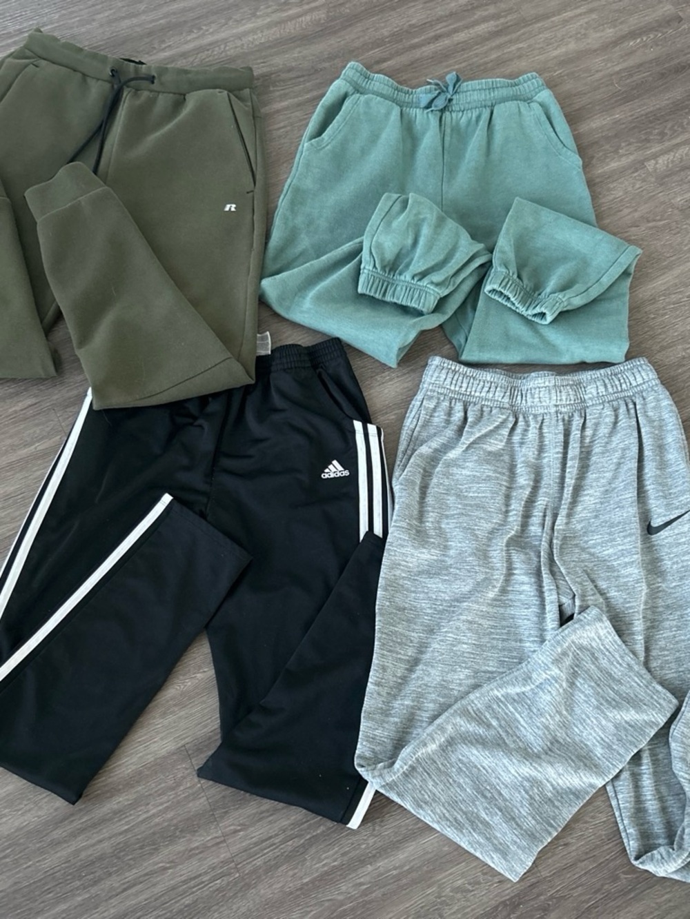 Nike Kids Olive & Teal Sweatpants and Black/Gray Joggers Set